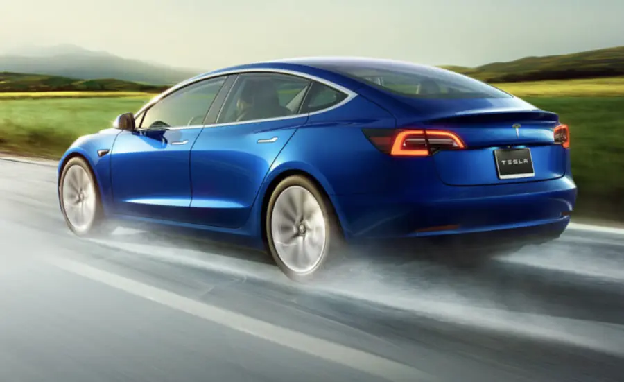 Germania, errore incredibile: acquista per sbaglio 28 Tesla Model 3