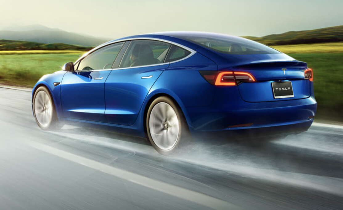 Germania, errore incredibile: acquista per sbaglio 28 Tesla Model 3