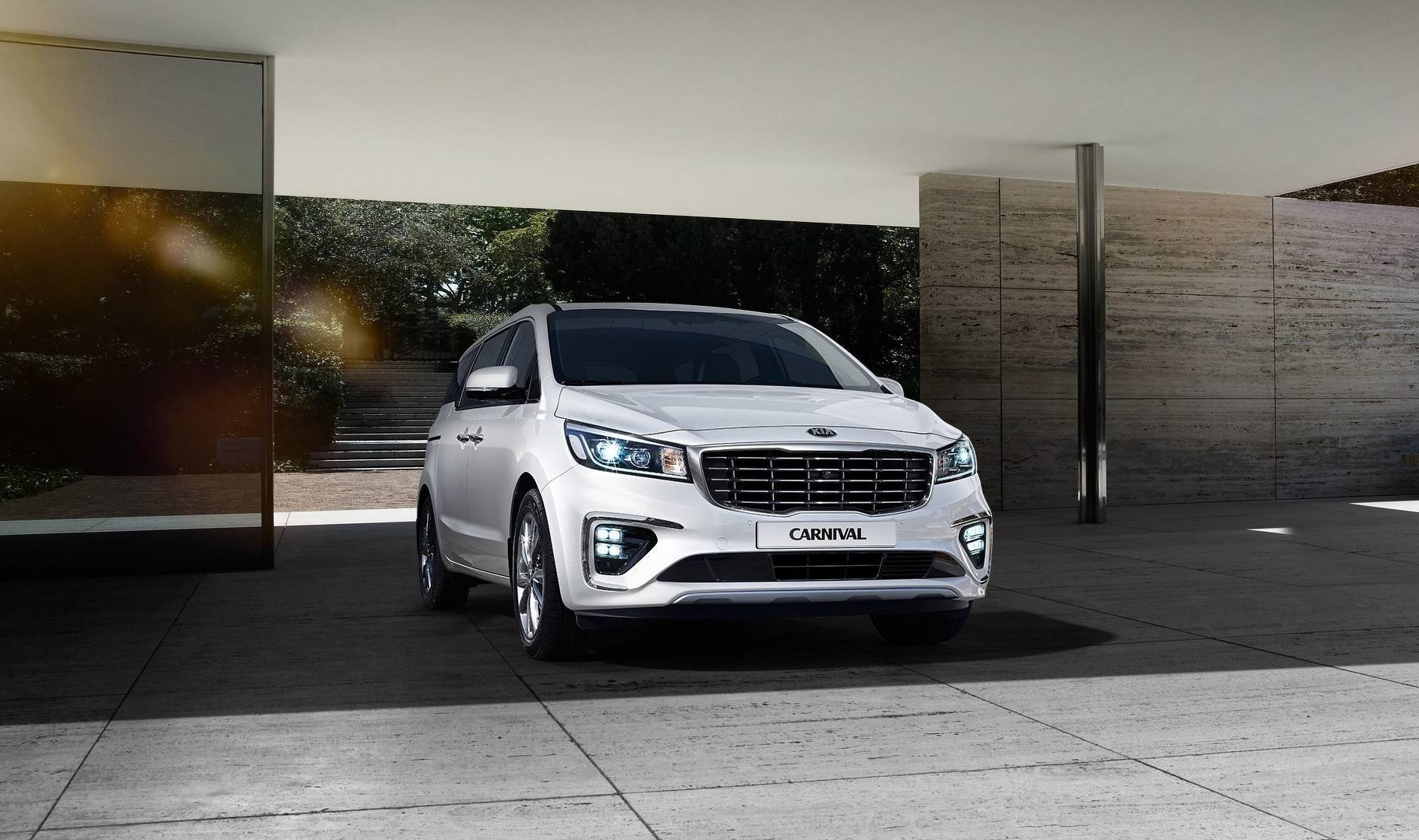 Altri test per la Kia Carnival 2021: si avvicina il debutto